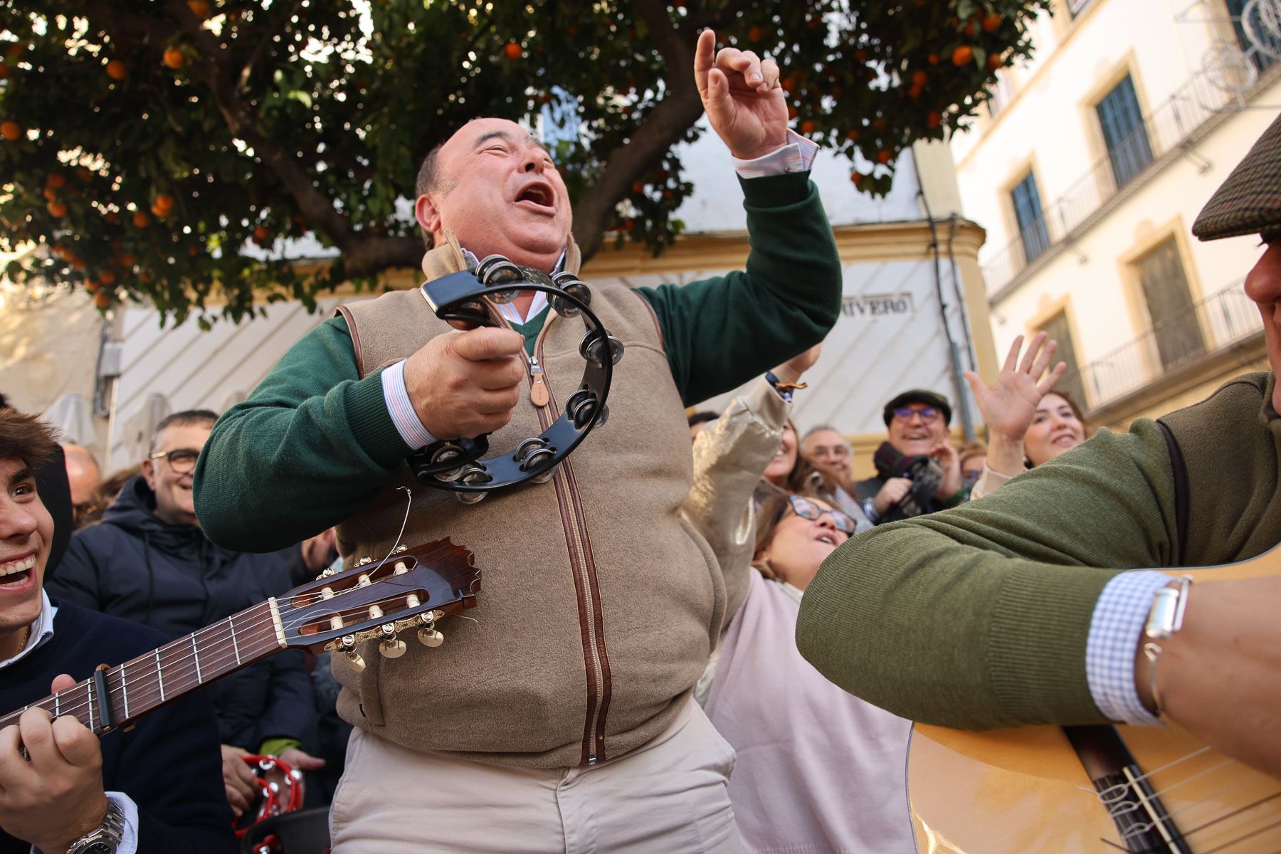 La Zambomba mañanera de Plaza Rivero, en imágenes.