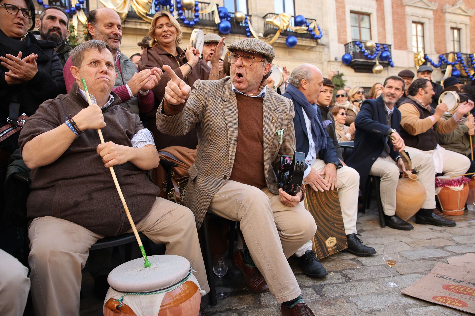 La Zambomba mañanera de Plaza Rivero, en imágenes.