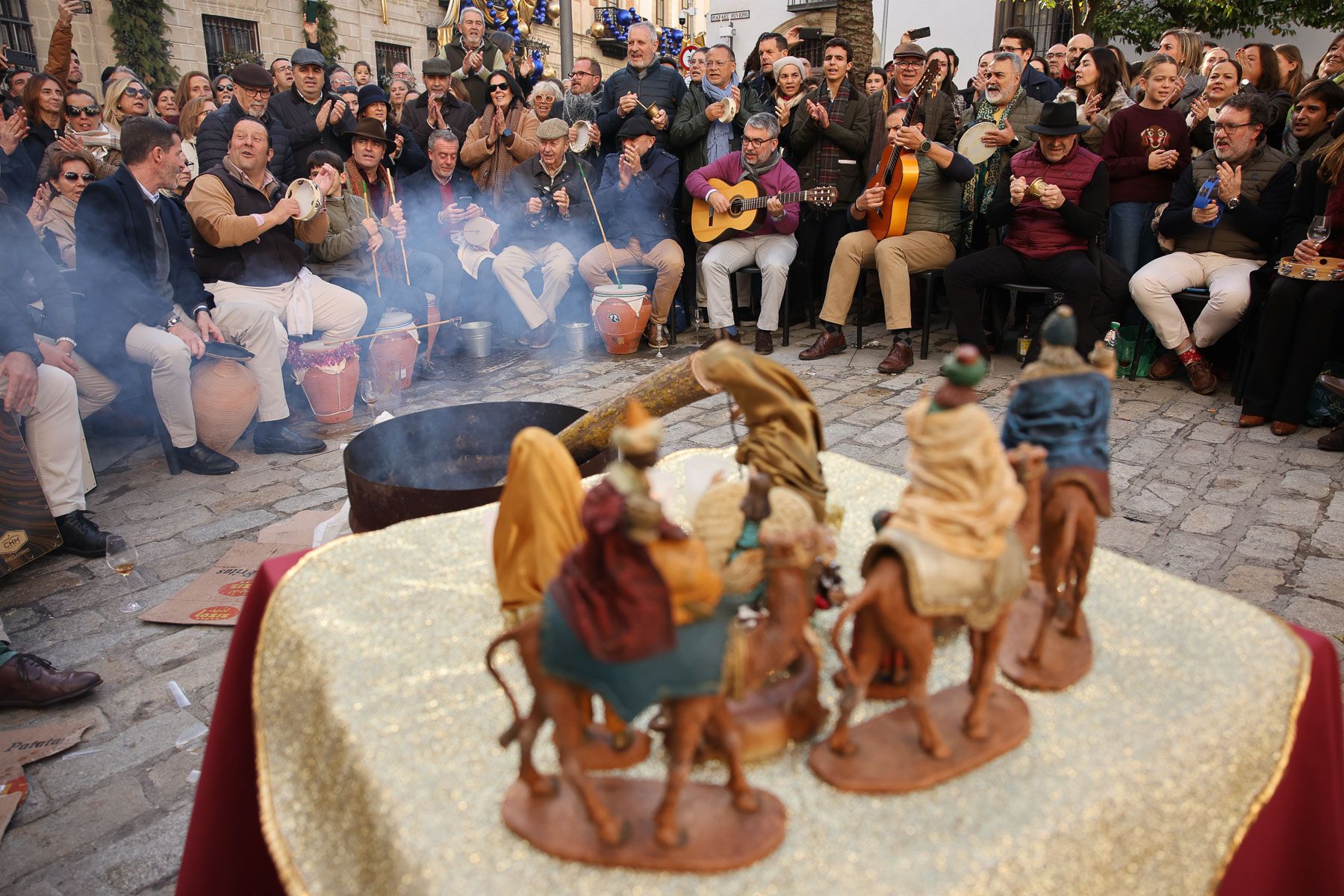 La Zambomba mañanera de Plaza Rivero, en imágenes.