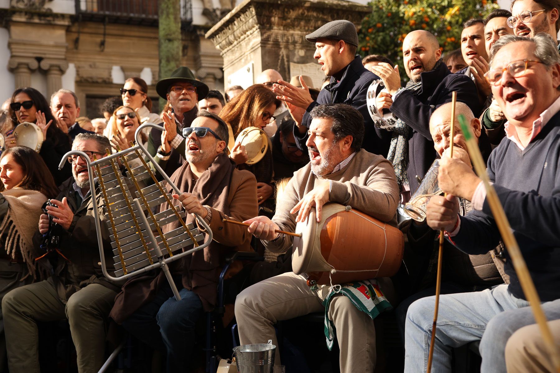 La Zambomba mañanera de Plaza Rivero, en imágenes.