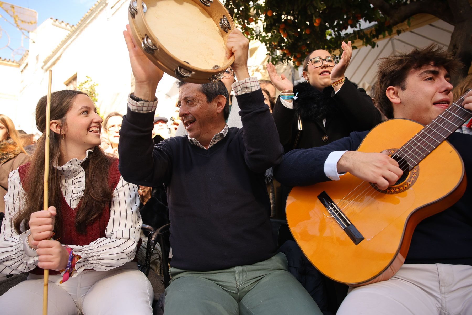 La Zambomba mañanera de Plaza Rivero, en imágenes.