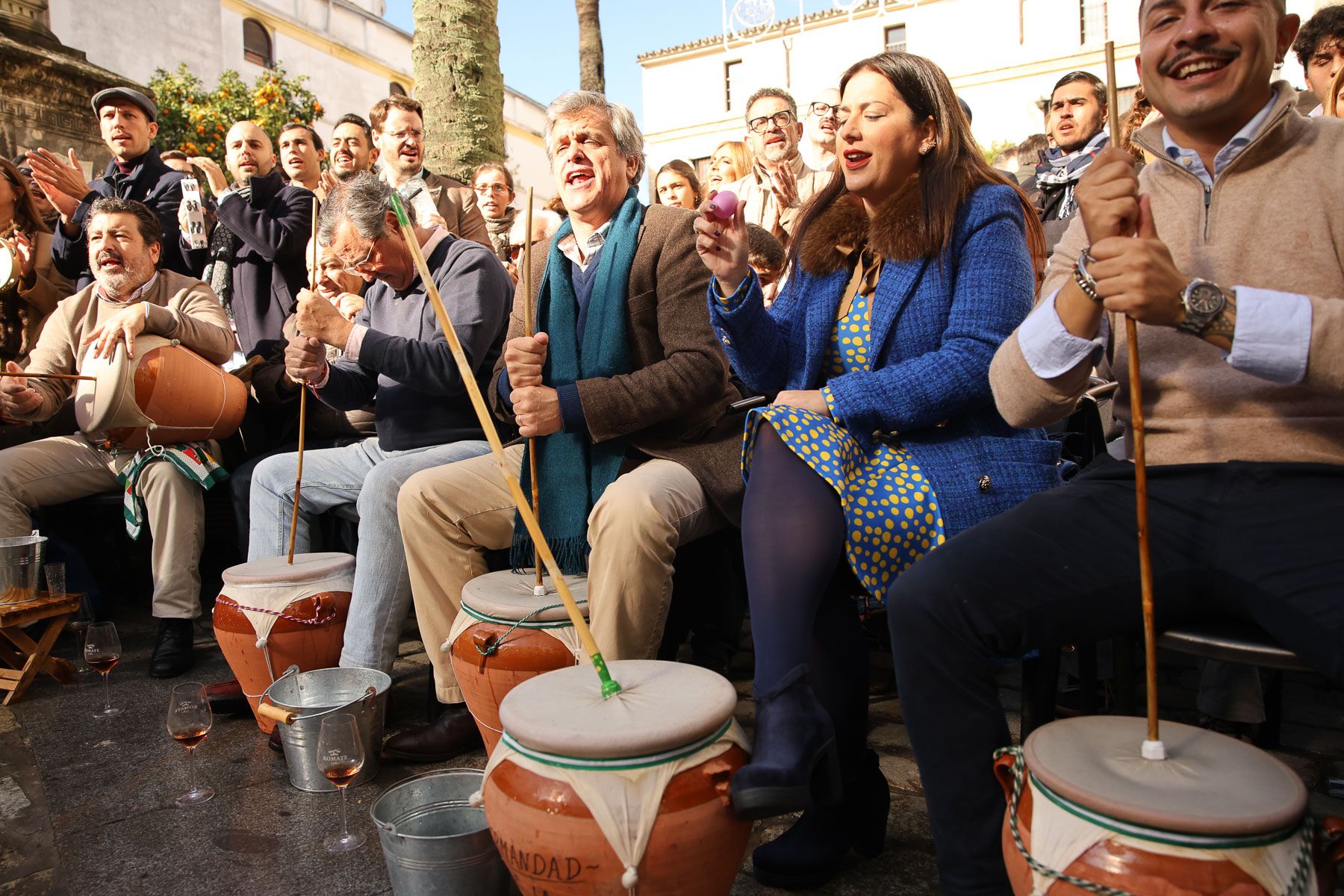 La Zambomba mañanera de Plaza Rivero, en imágenes.