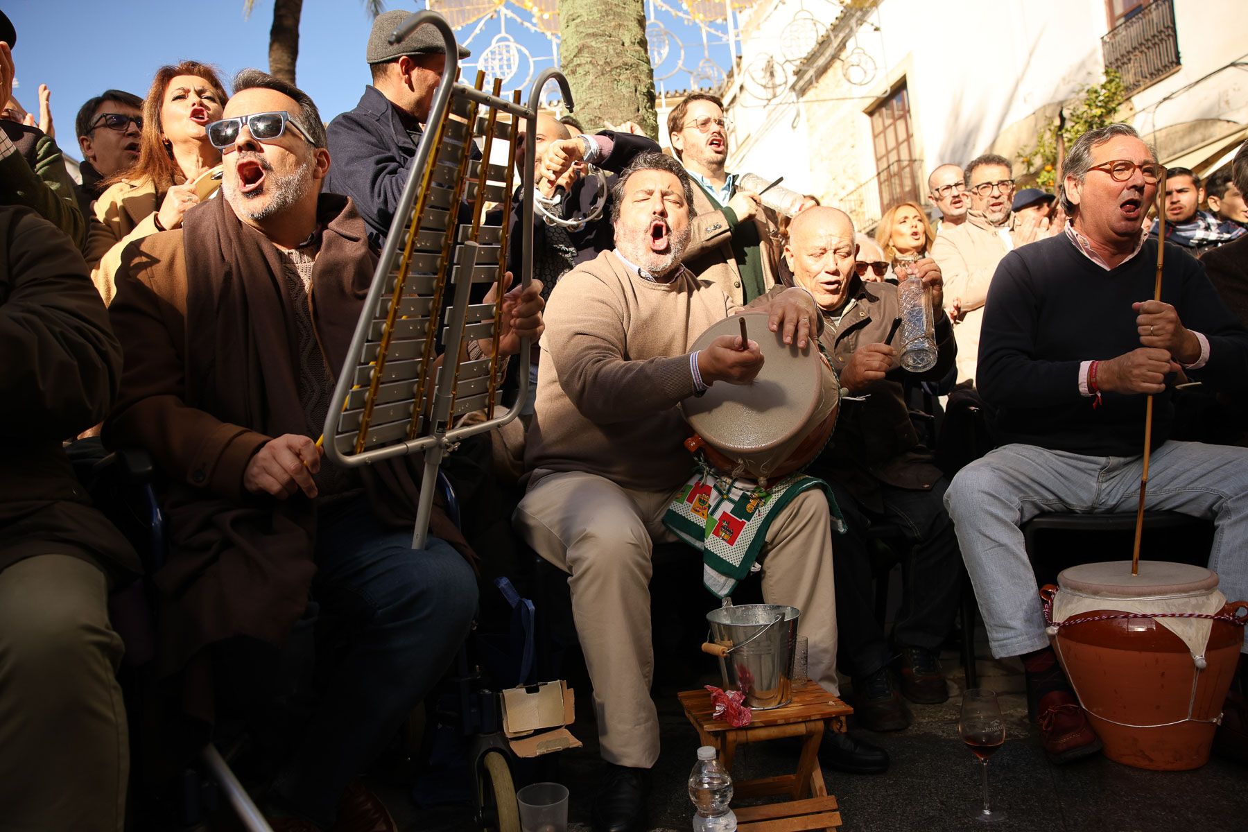 La Zambomba mañanera de Plaza Rivero, en imágenes.
