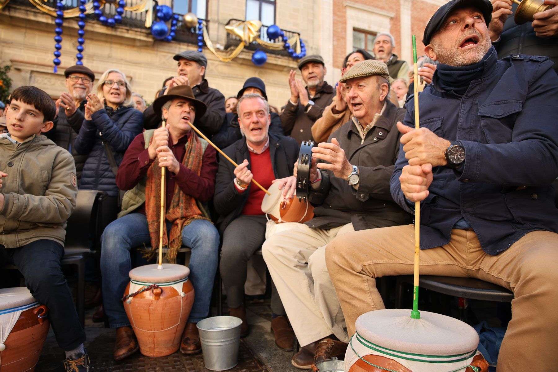 La Zambomba mañanera de Plaza Rivero, en imágenes.