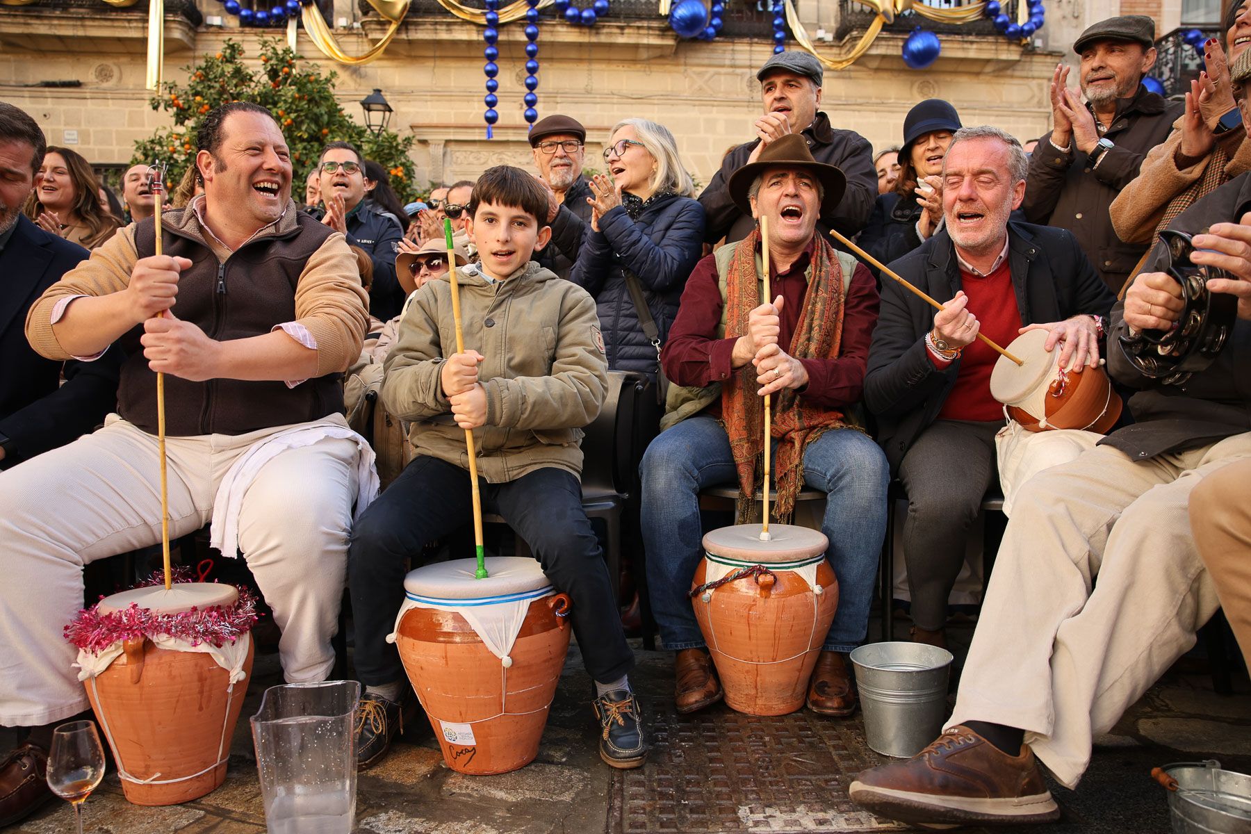La Zambomba mañanera de Plaza Rivero, en imágenes.