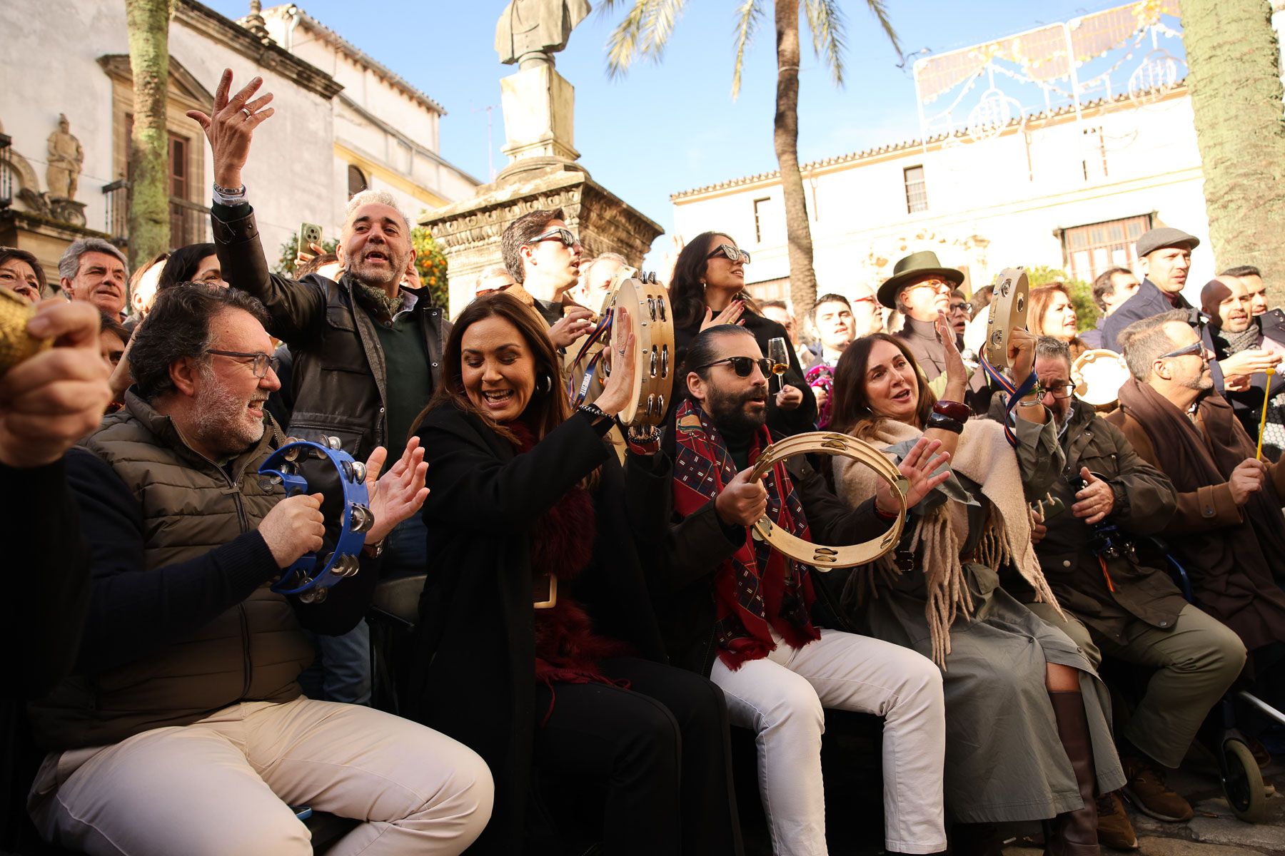 La Zambomba mañanera de Plaza Rivero, en imágenes.