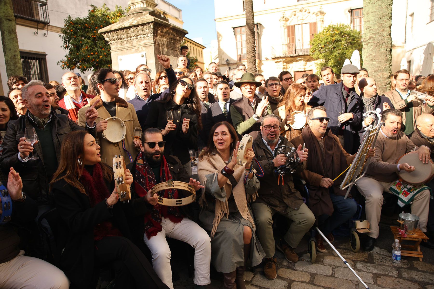 La Zambomba mañanera de Plaza Rivero, en imágenes.