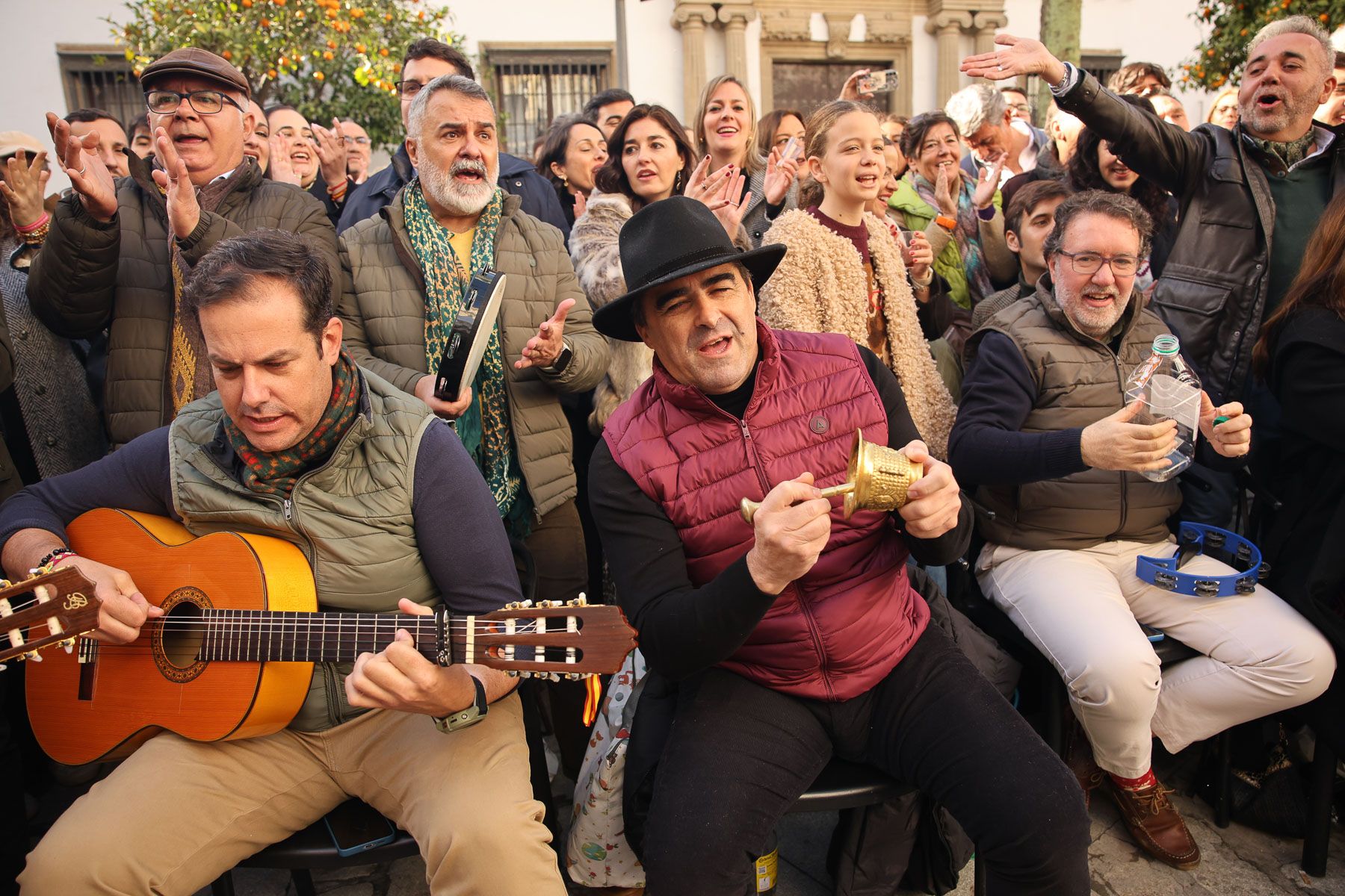 La Zambomba mañanera de Plaza Rivero, en imágenes.