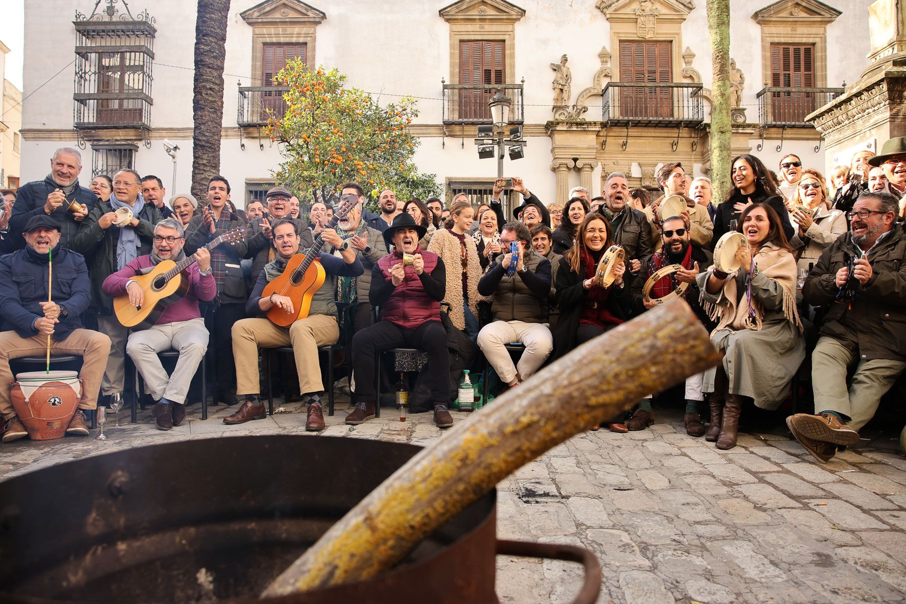La Zambomba mañanera de Plaza Rivero, en imágenes.