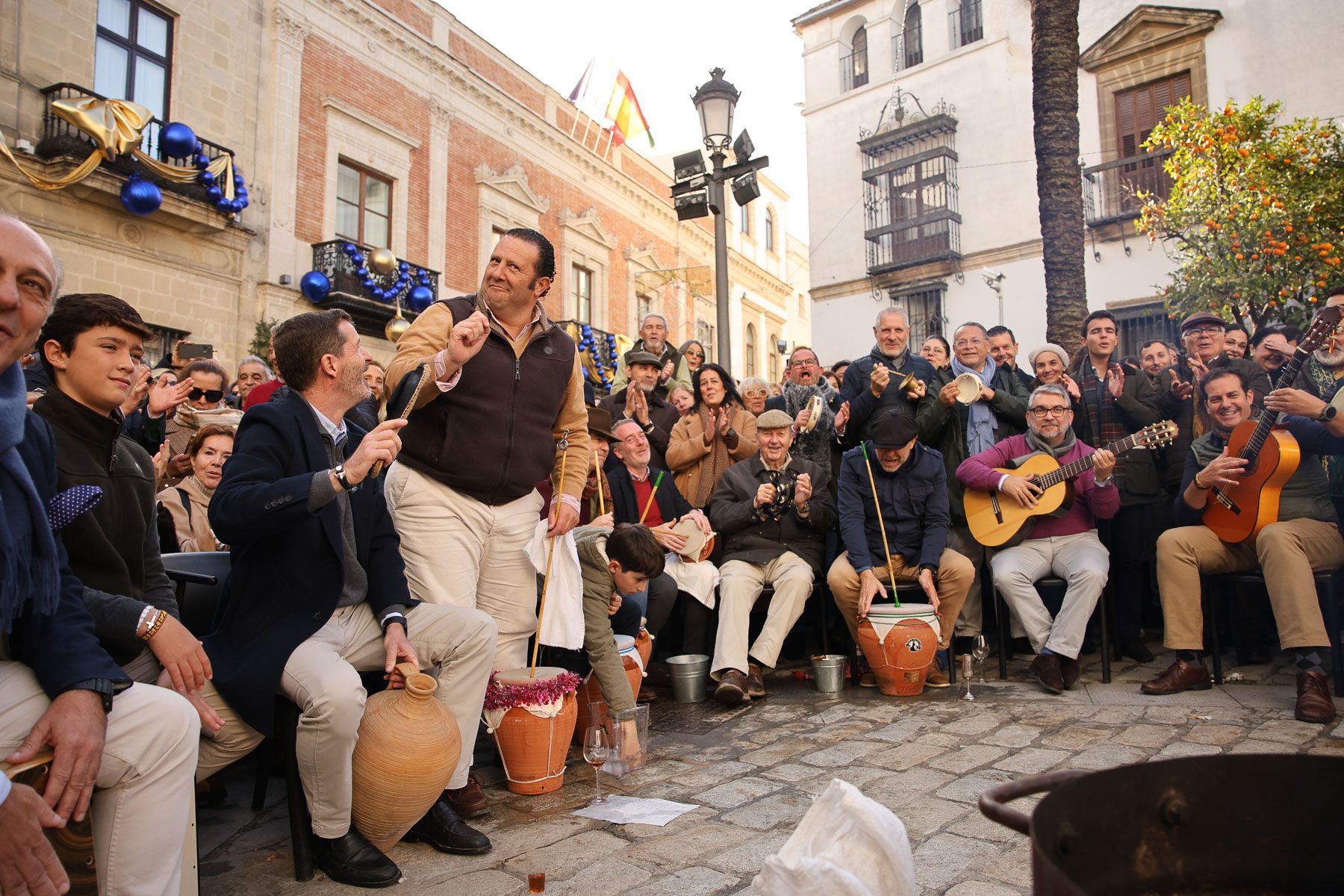La Zambomba mañanera de Plaza Rivero, en imágenes.
