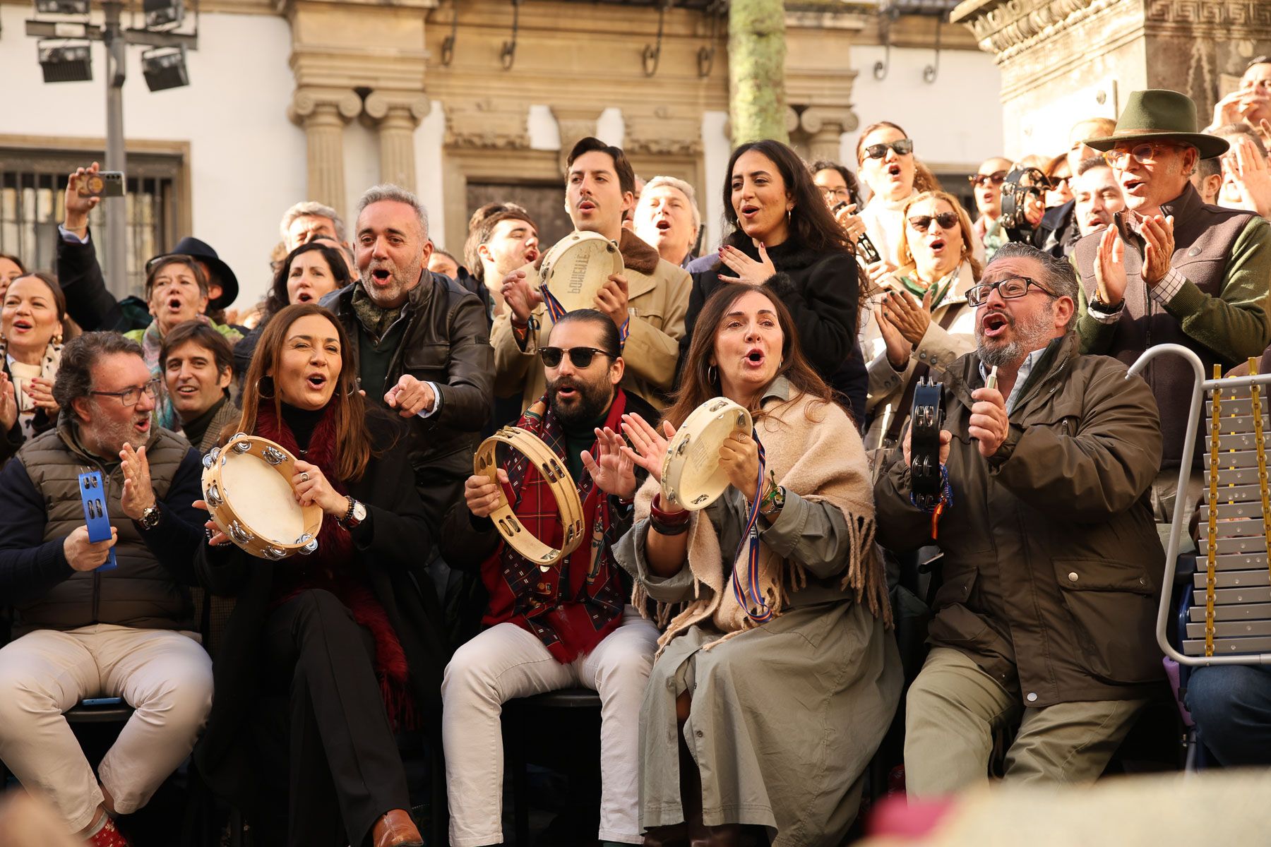La Zambomba mañanera de Plaza Rivero, en imágenes.