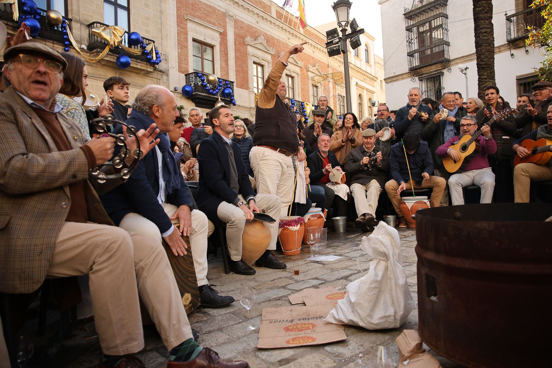 La Zambomba mañanera de Plaza Rivero, en imágenes.