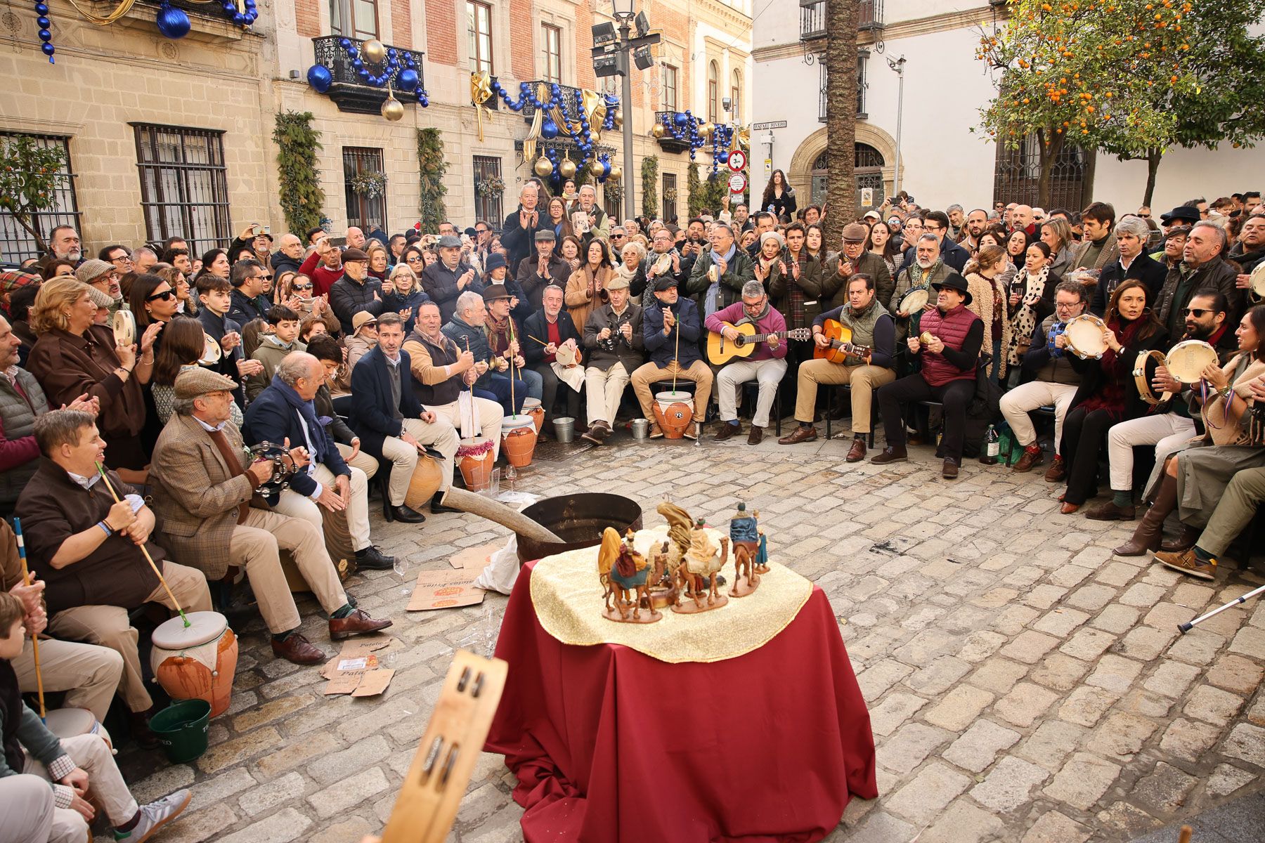 La Zambomba mañanera en Plaza Rafael Rivero, una de las más traiciónales.  