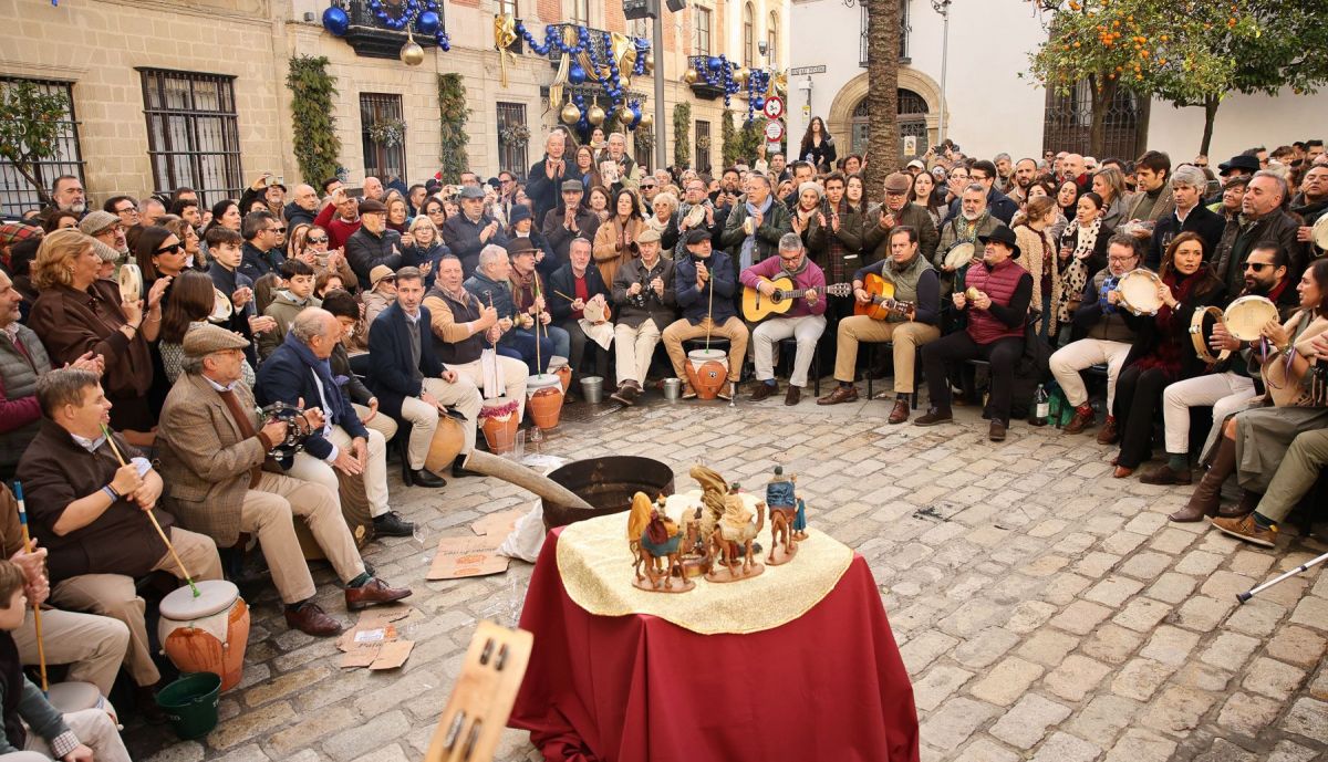 La Zambomba mañanera en Plaza Rafael Rivero, una de las más traiciónales.  