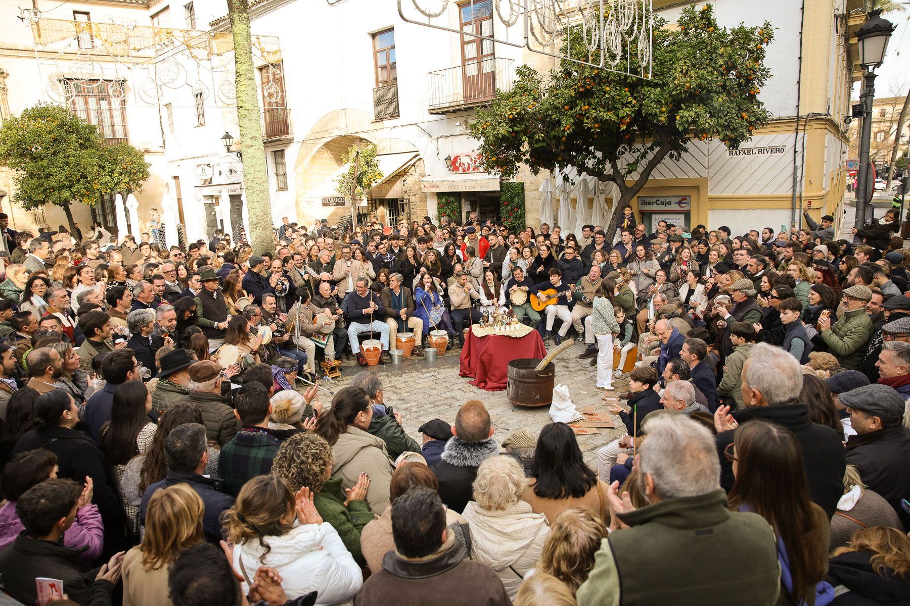 La Zambomba mañanera de Plaza Rivero, en imágenes.