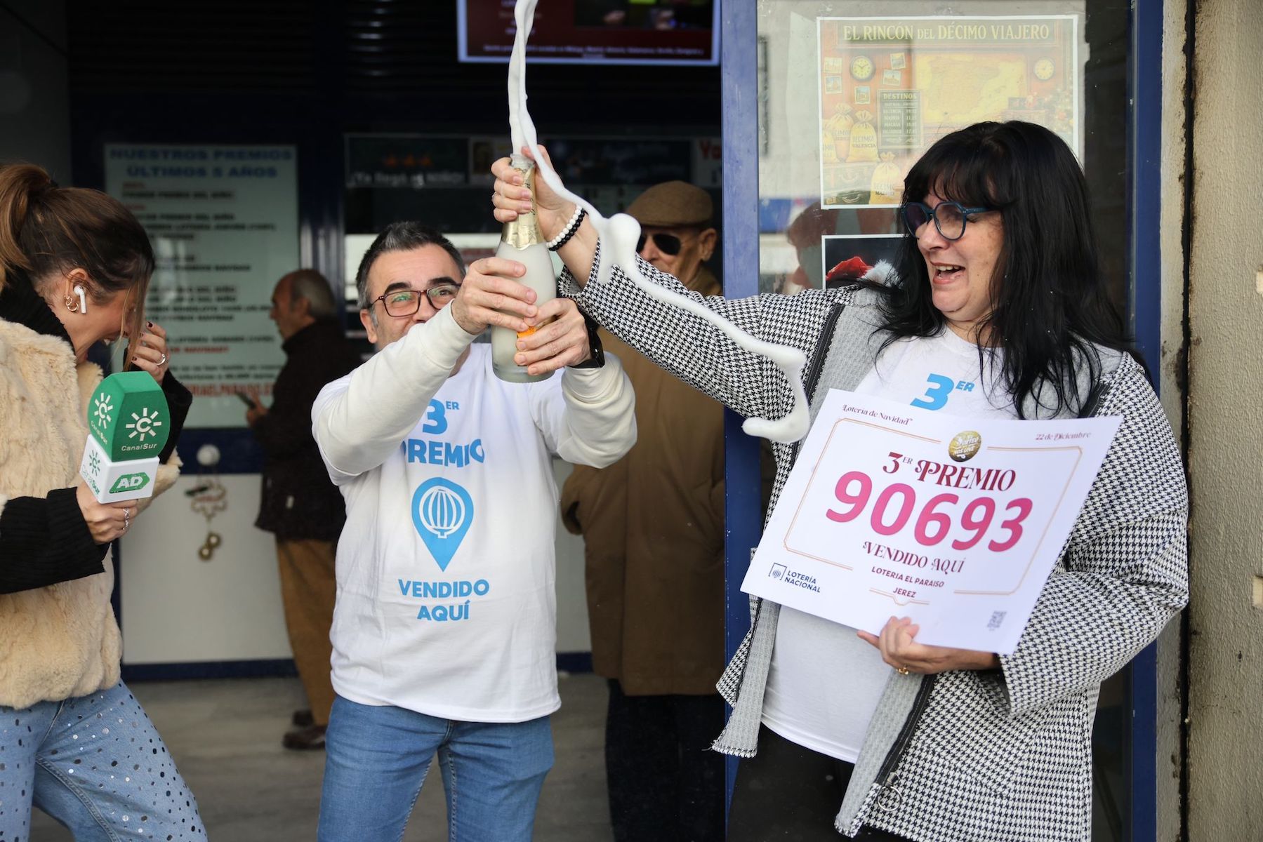 La administración 'El Paraíso' de Jerez celebra el tercer premio del Sorteo de Navidad