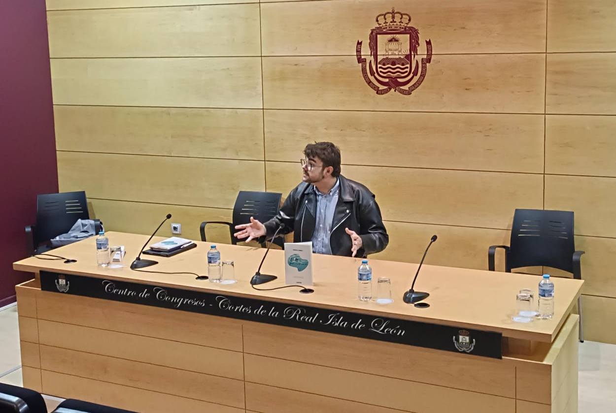 Manuel Jesús Garnica Corbacho, durante una conferencia.