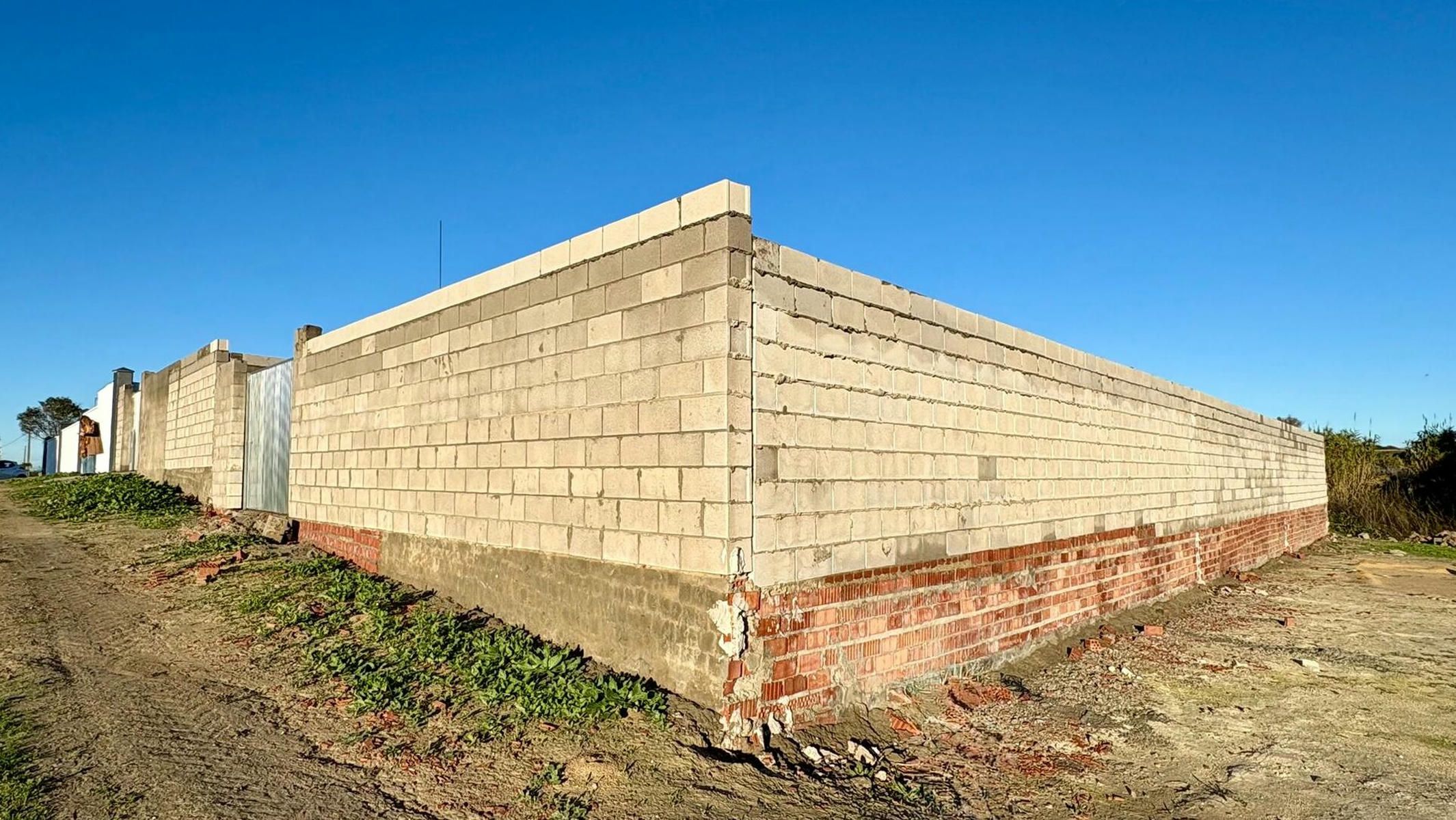 Una parcela cerrada recientemente en Cuartillos.