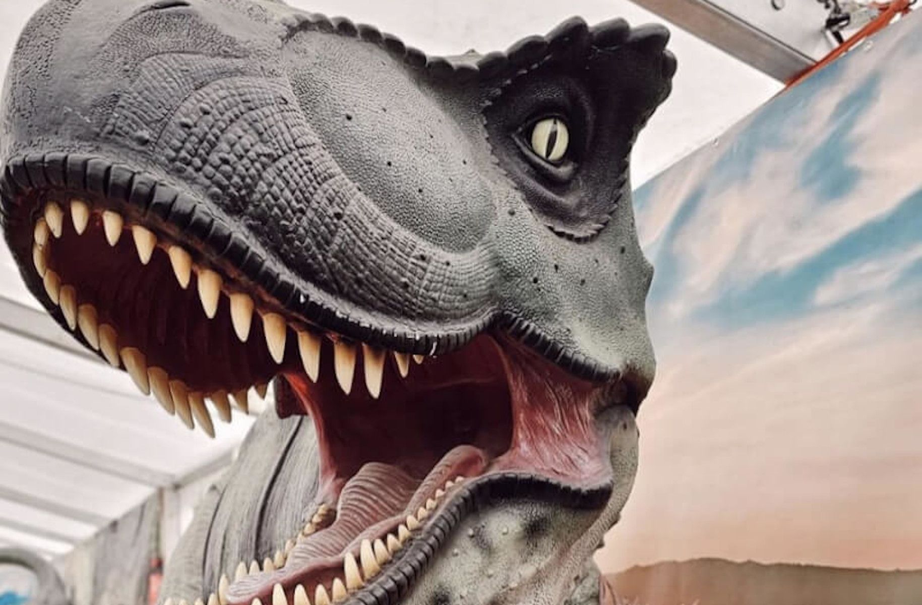 Uno de los dinosaurios de la exposición ubicada en San Fernando.