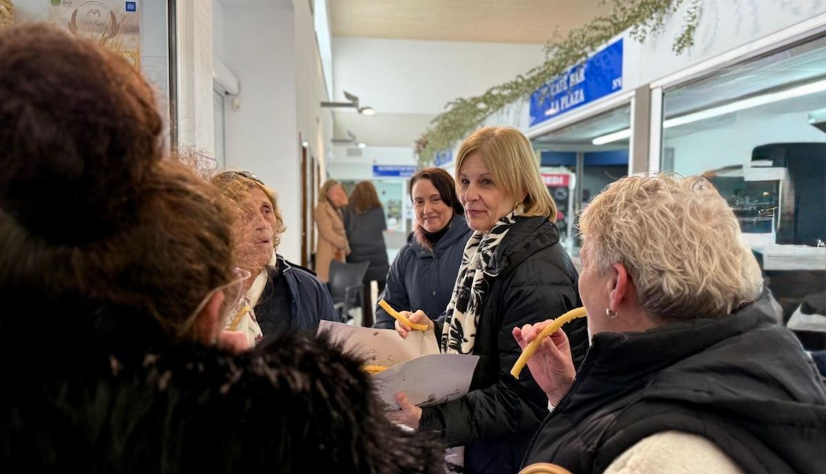Alcaldesa visita mercado federico mayo 1