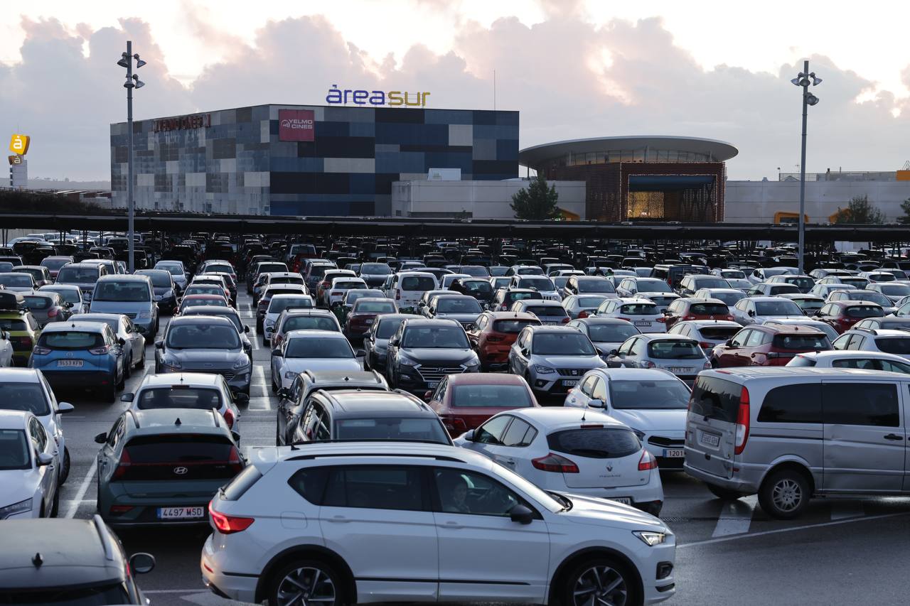 Coches en Área Sur, en Jerez, en una imagen de archivo.
