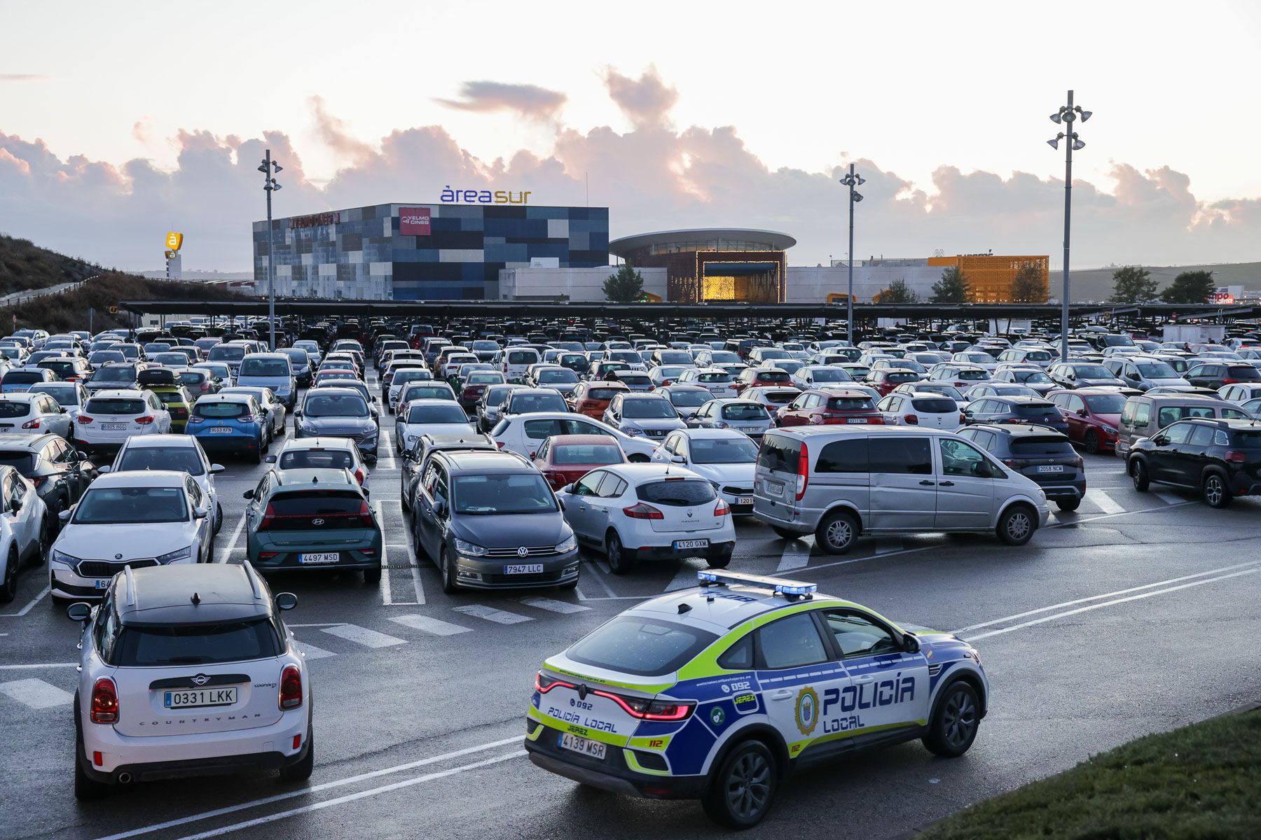 Un centro comercial de Jerez, abarrotado esta pasada Navidad. Un centro comercial de Jerez, abarrotado esta pasada Navidad.