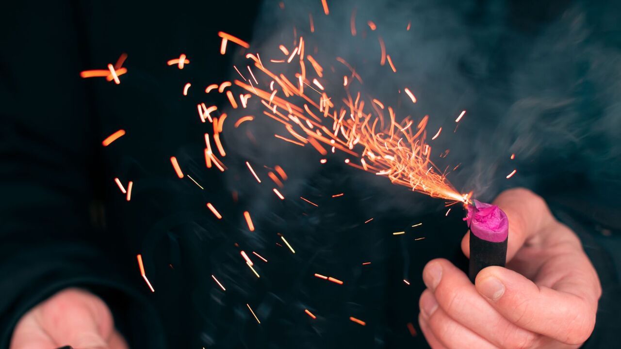 Hay que evitar que estos materiales sean manipulados por menores de edad. Hay que evitar que estos materiales sean manipulados por menores de edad.