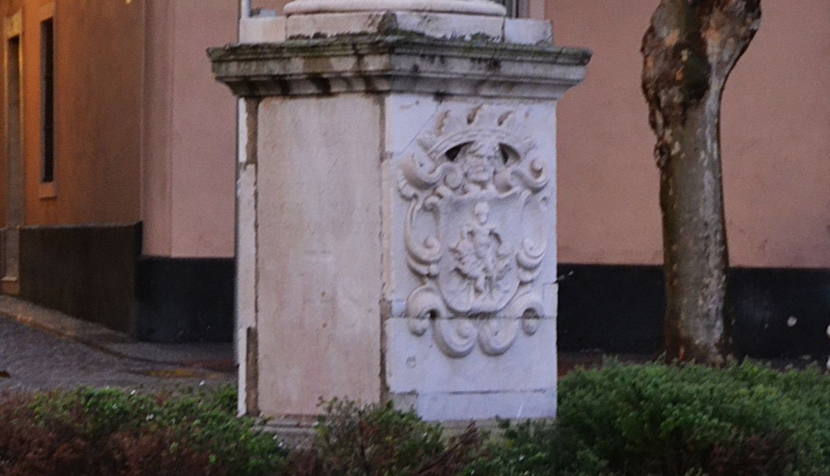 Pedestal triunfo de San Francisco Javier, lateral derecho.