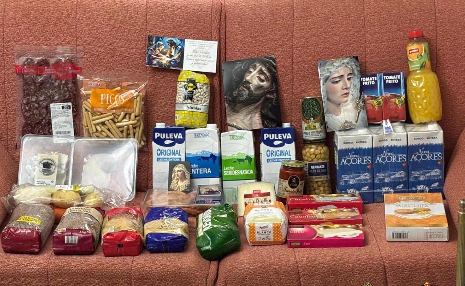 La compra donada a Fernando y su familia por la hermandad de la Coronación de Espinas.