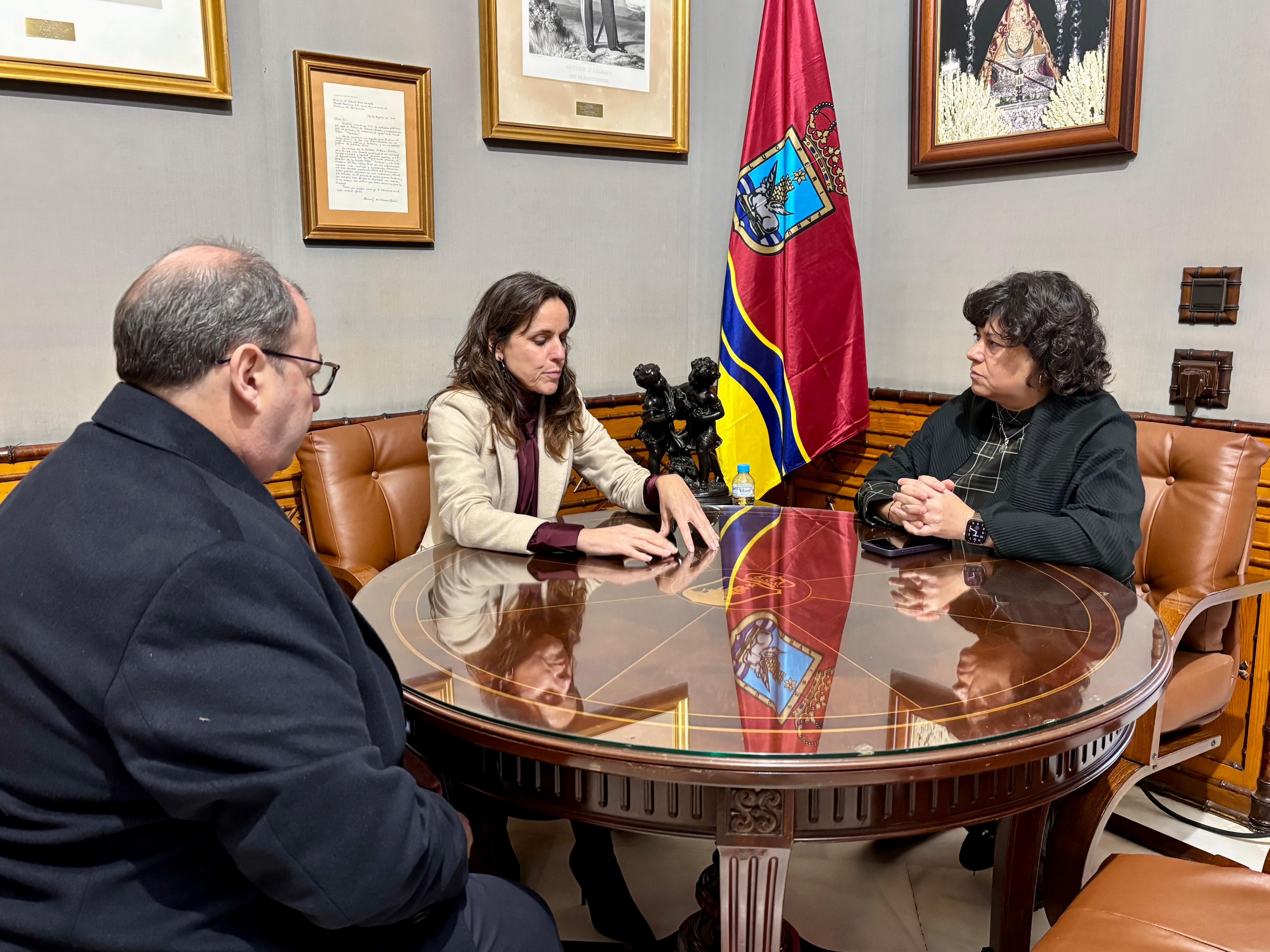 Reunión de la alcaldesa de Sanlúcar con Bodegas Tradición.