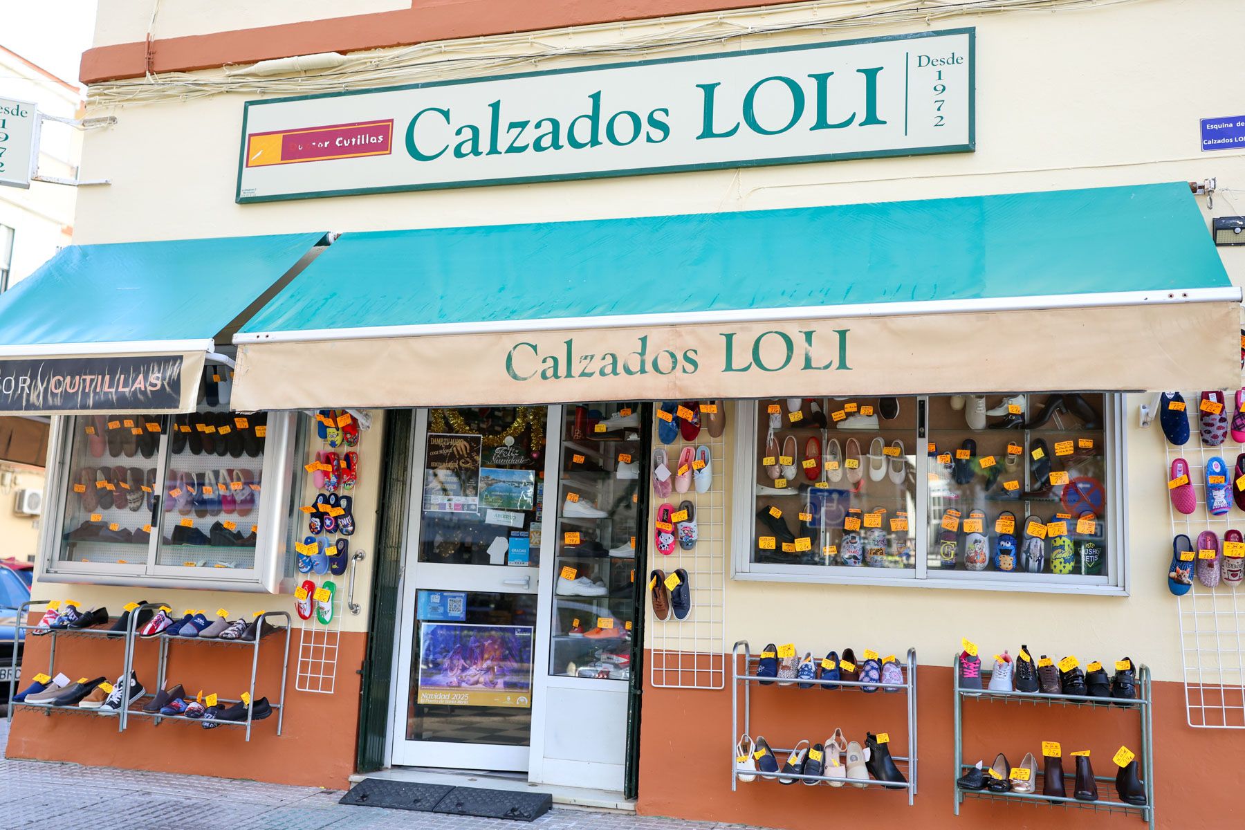 el histórico escaparate de la tienda.   JUAN CARLOS TORO