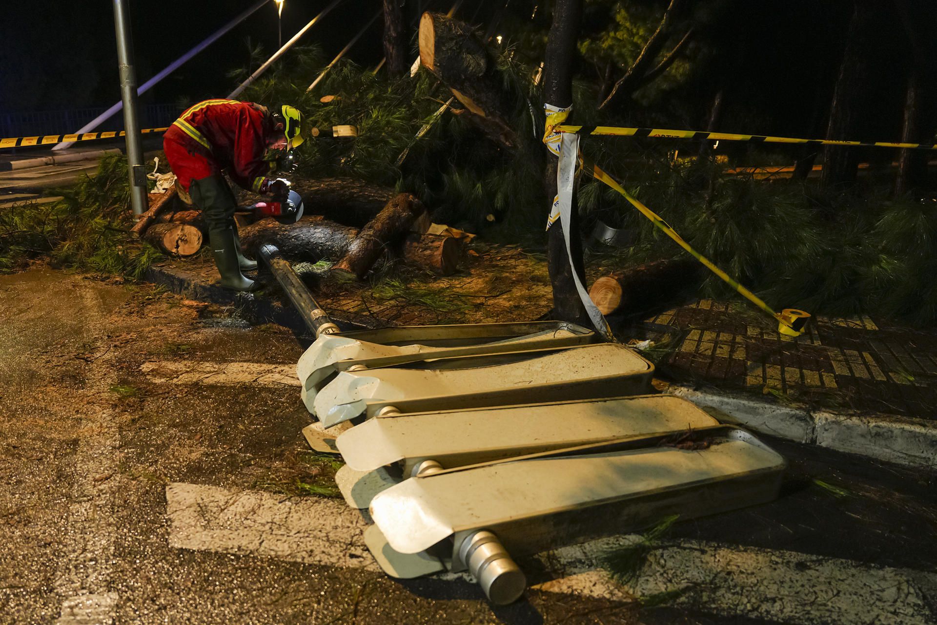 Destrozos provocados por el temporal de lluvia y viento en Málaga.