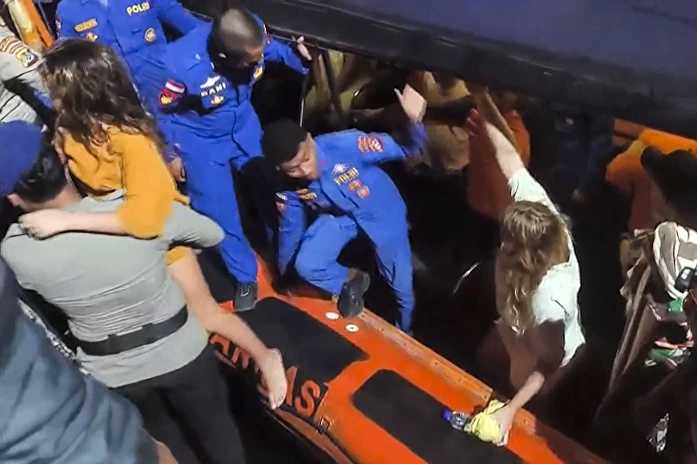 Equipo de rescate en Bali.