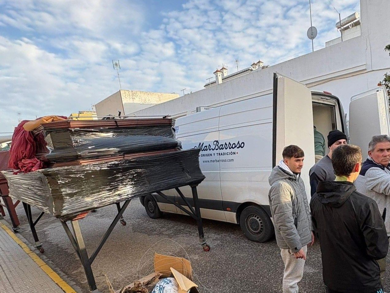 Uno de los pasos procesionales de la Hermandad en la calle.
