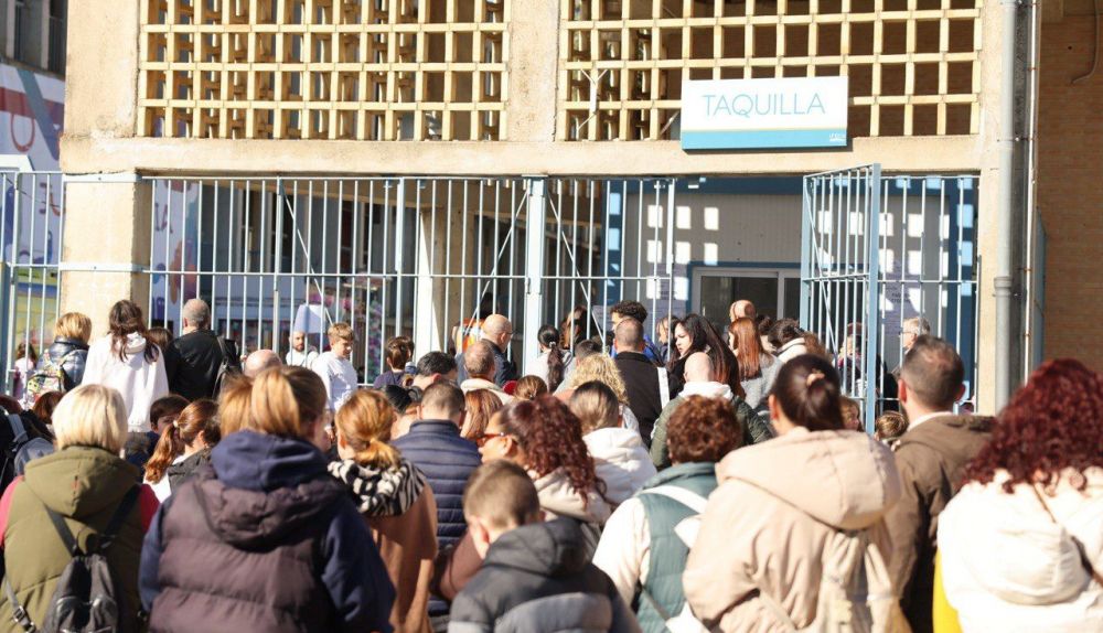 Un fallo informático dificulta la entrada a Juvelandia.