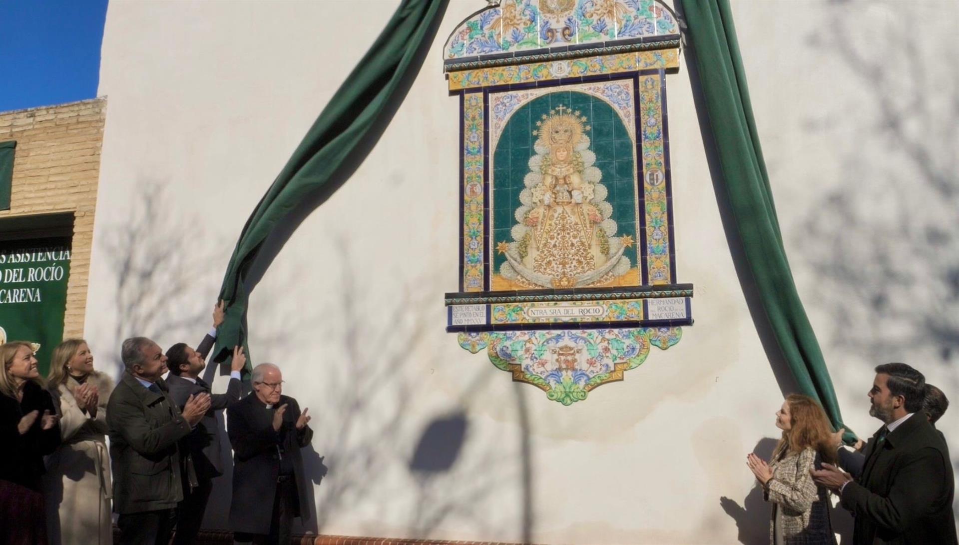 Inauguración de un azulejo del Rocío.