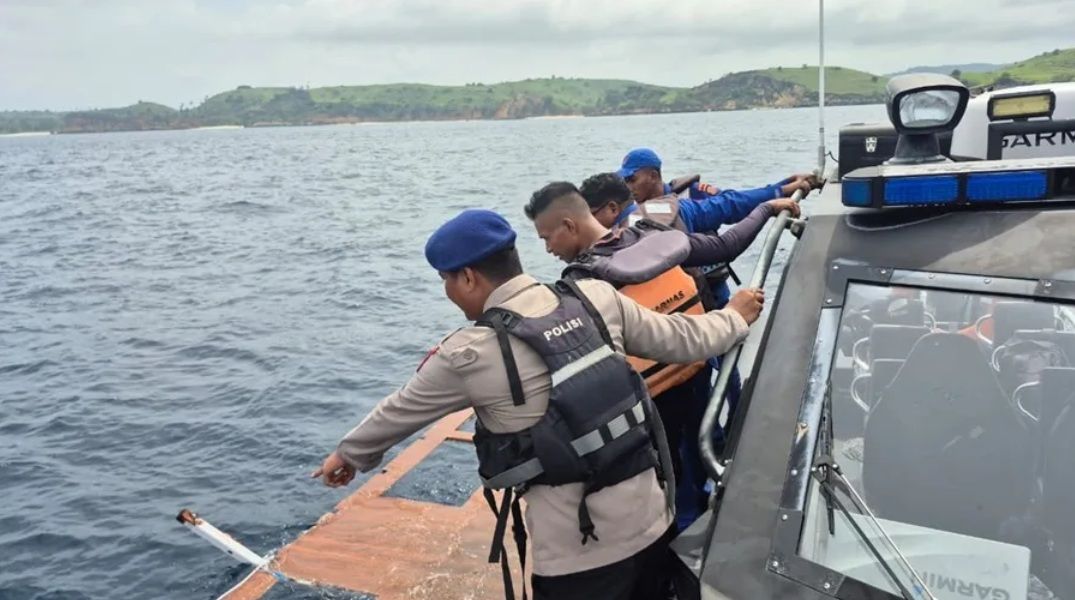 Equipo de rescate en Indonesia.