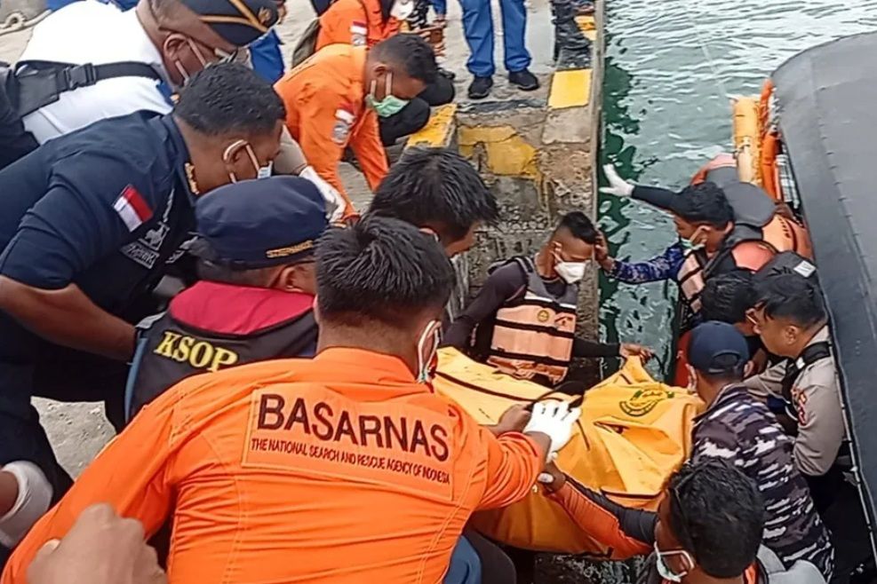 Imagen del equipo de rescate compartida por EFE.