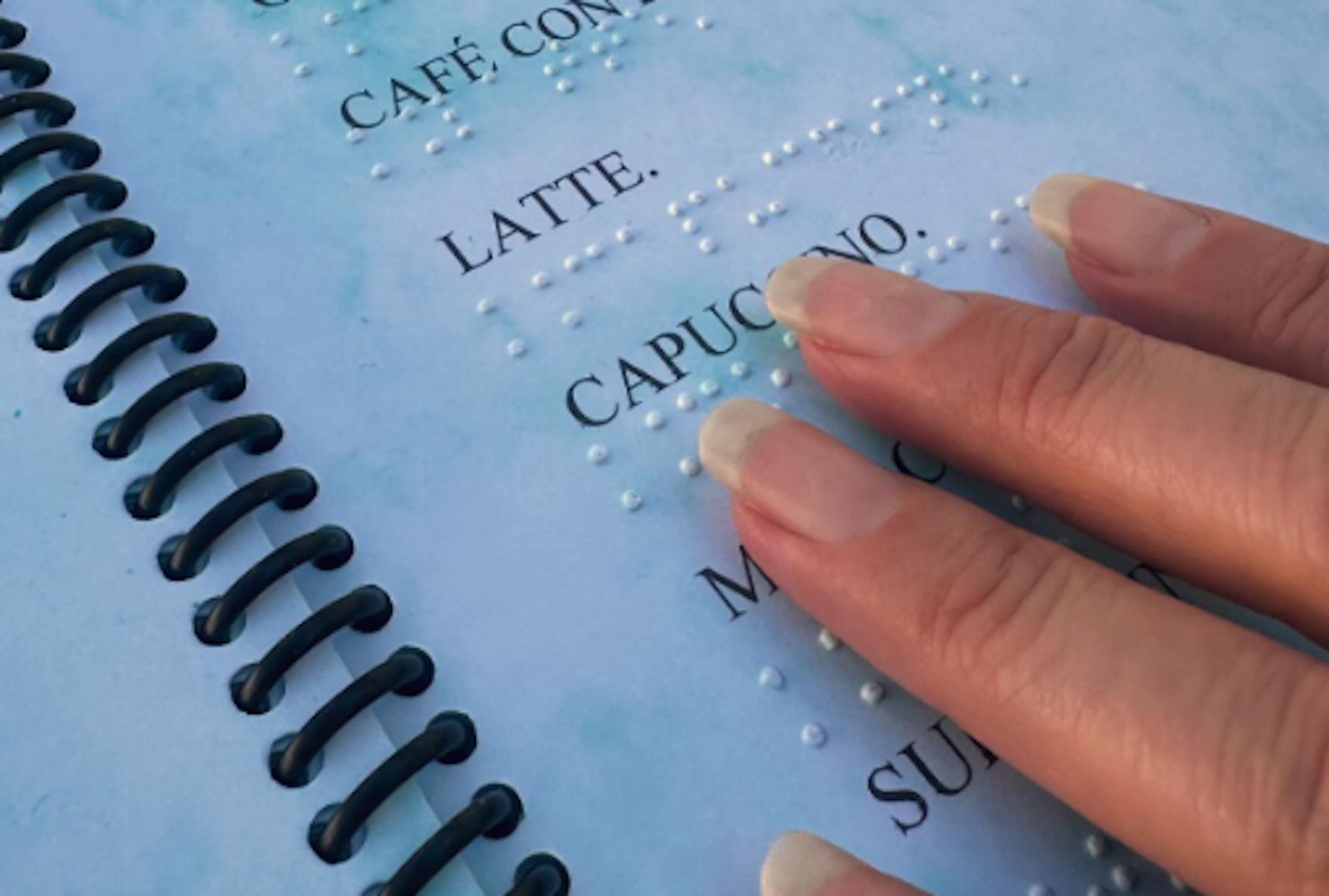 Una carta escrita en braille.