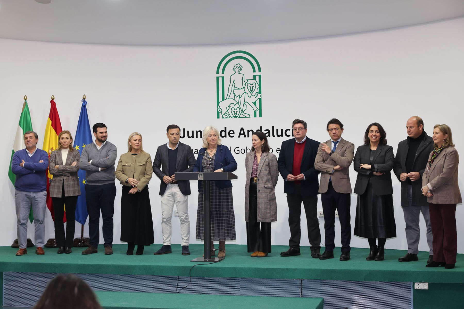 La delegada del Gobierno de la Junta en Cádiz, Mercedes Colombo, con los delegados territoriales. La delegada del Gobierno de la Junta en Cádiz, Mercedes Colombo, con los delegados territoriales.