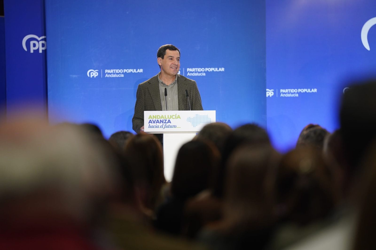 Juanma Moreno en el acto de este lunes.