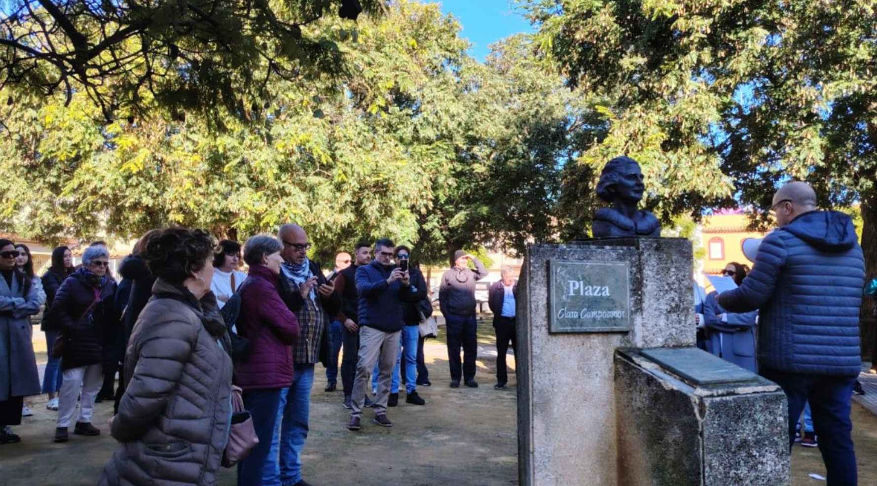 Una imagen de la concentración en Chiclana en apoyo a la policía local que ha denunciado acoso sexual. Una imagen de la concentración en Chiclana en apoyo a la policía local que ha denunciado acoso sexual.