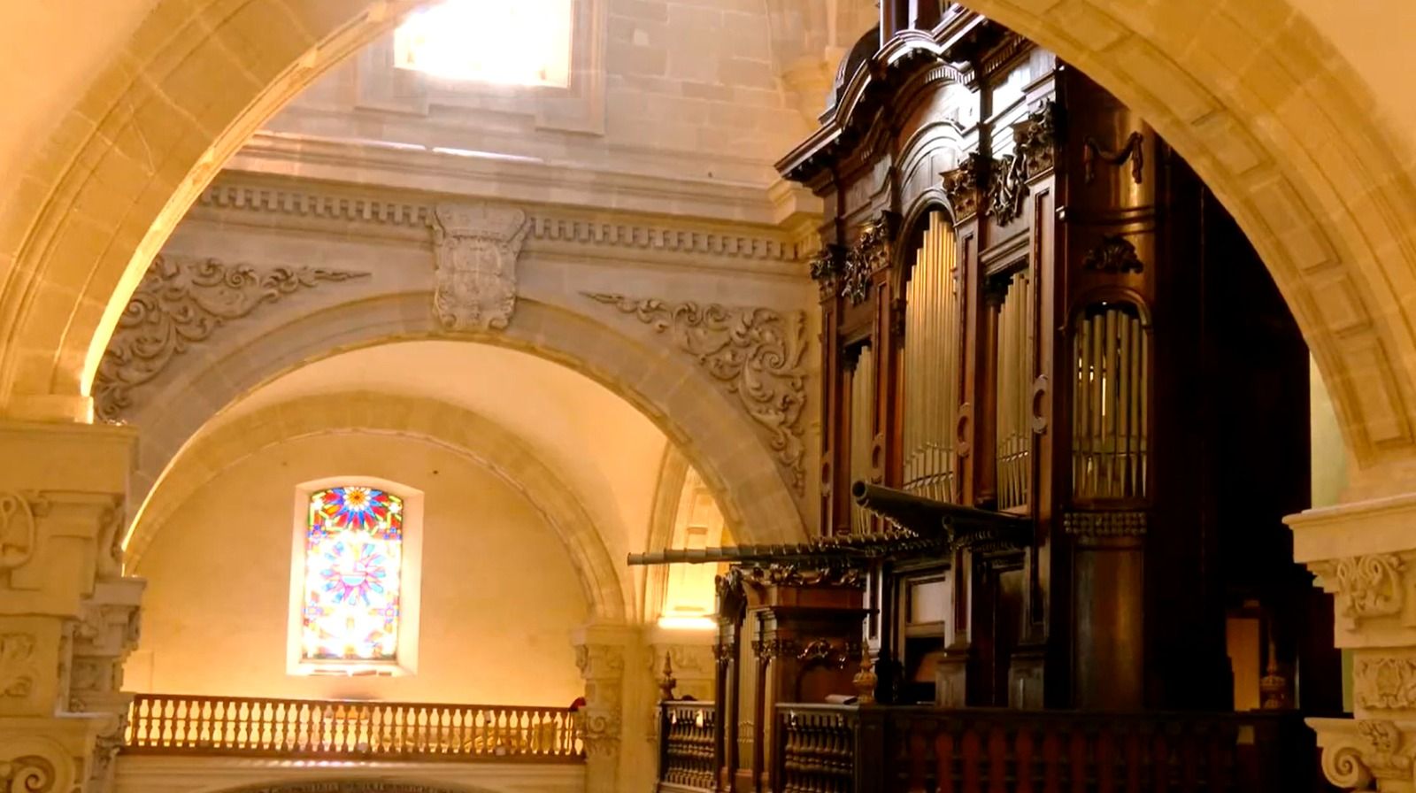 El órgano de la colegial del Divino Salvador. 