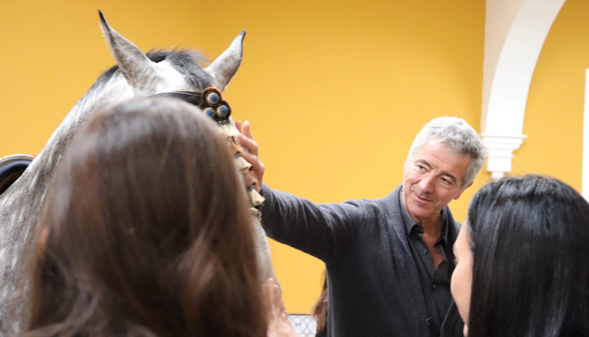 Miguel Ángel Gil Marín, en su visita a la Real Escuela. Miguel Ángel Gil Marín, en su visita a la Real Escuela.
