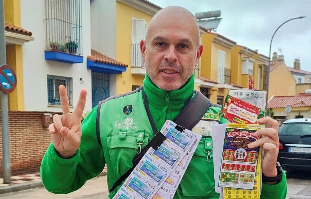 Daniel Losada, vendedor de la ONCE en La Línea.