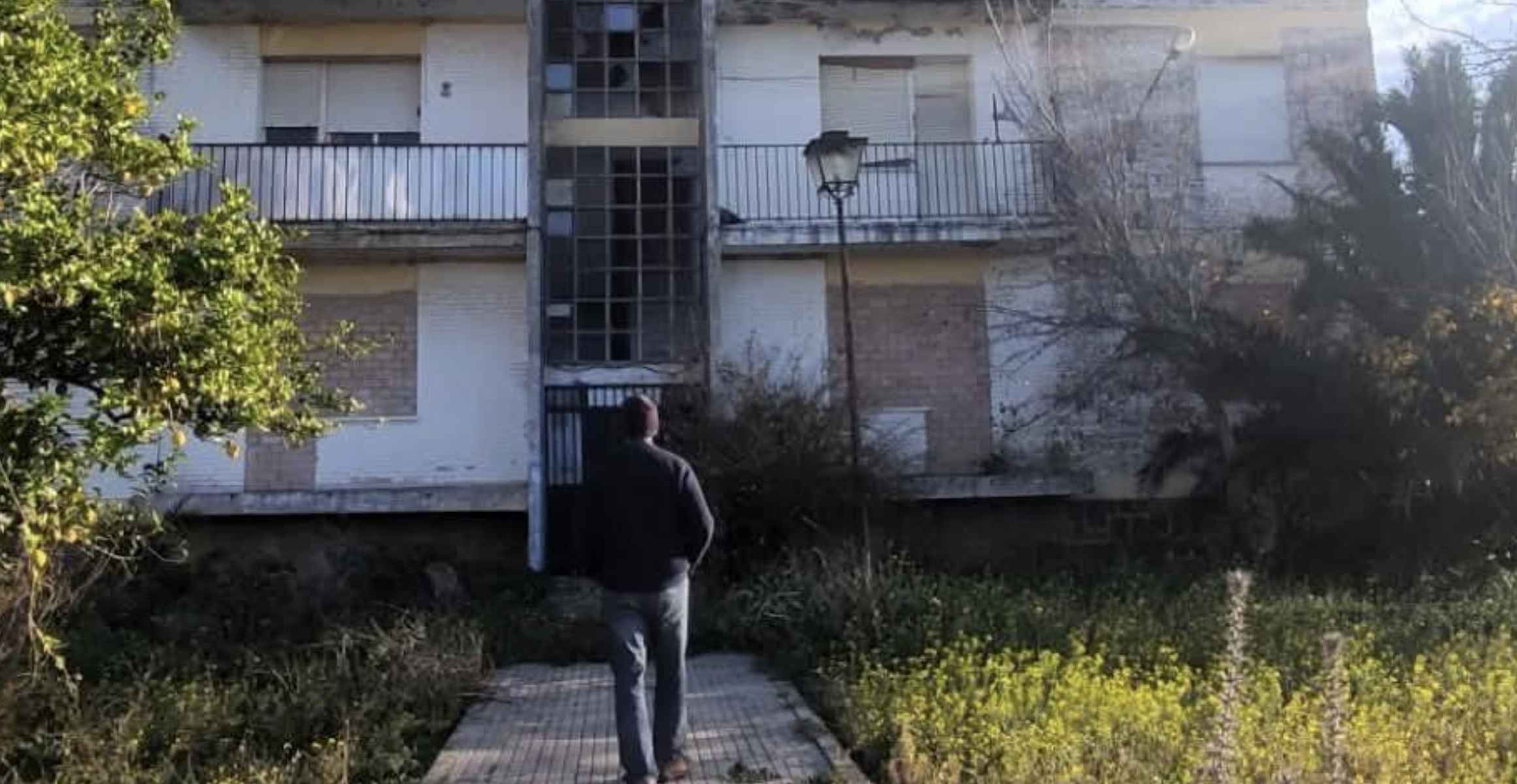 García Lázaro, en su tradición de regresar a la que fue su casa cada principio de año. García Lázaro, en su tradición de regresar a la que fue su casa cada principio de año.