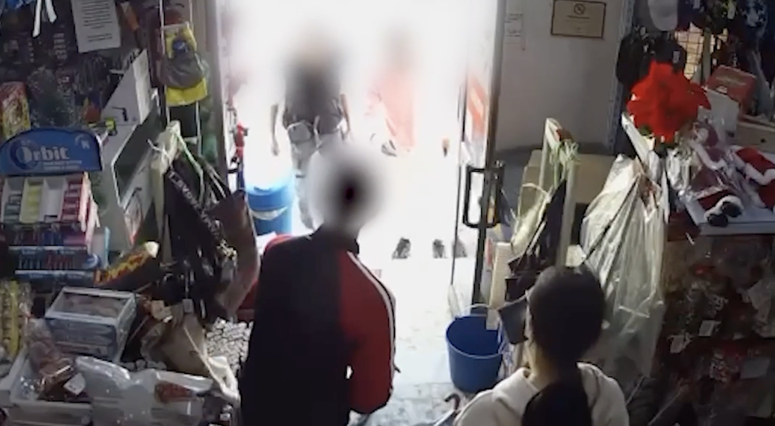 Imágenes grabadas por la cámara de seguridad de la tienda.