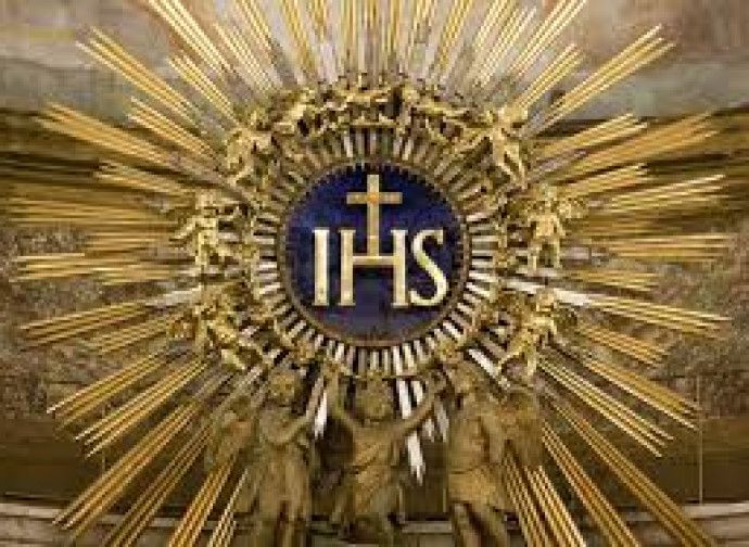 JHS, abreviatura que se refiere al monograma de Jesucristo, 'Iesus Hominum Salvator'.