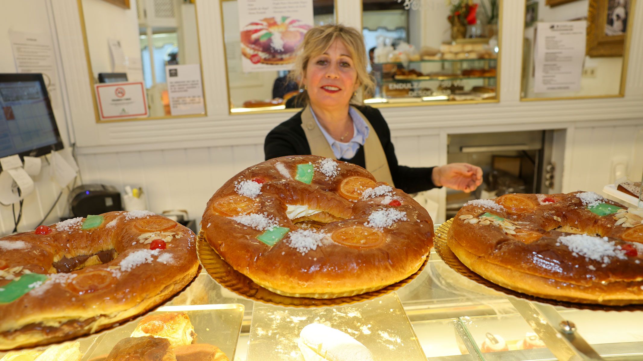 Tres roscones de Reyes de La Rosa de Oro de Jerez.