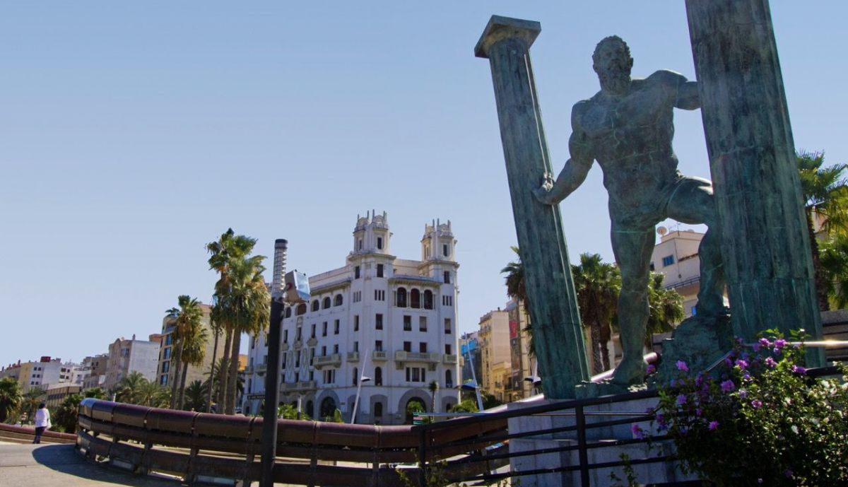 Hércules y Edificio Trujillo en tamaño grande